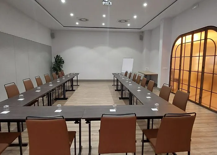 팔라시아 발데라바노스 호텔 Ávila