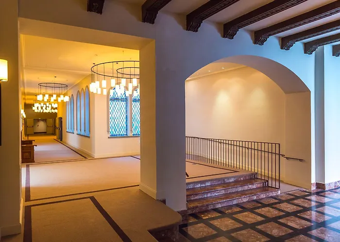 팔라시아 발데라바노스 Ávila